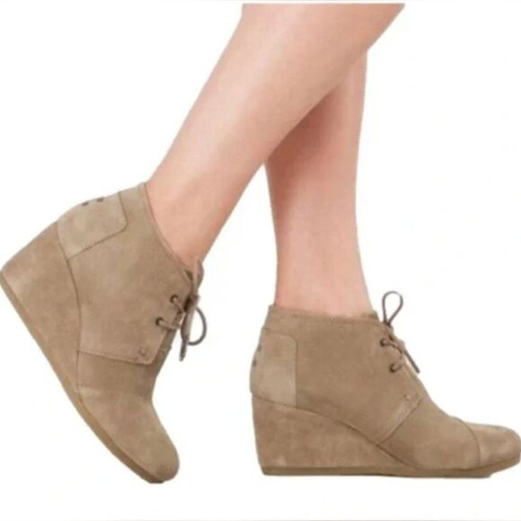 TOMS Taupe Kala Desert Wedge Tan Taupe Suede Lace Up Bootie Boots 9.5 - Picture 1 of 12